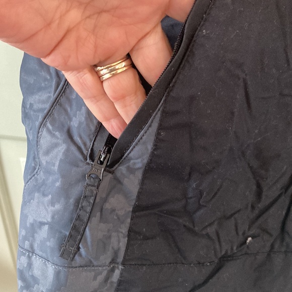 Columbia cold weather hooded lined puffer jacket. Women’s XL - Picture 4 of 10